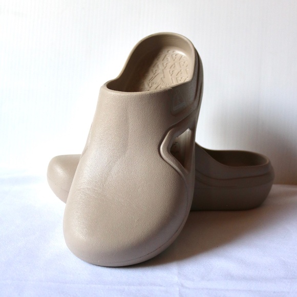 EDDIE BAUER High Jinx EVA Clogs First Ascent Beige Neutral Women's 8 Men's 6 - Picture 1 of 10